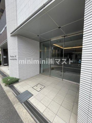 レジュールアッシュ梅田北のエントランス