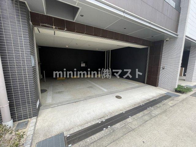 レジュールアッシュ梅田北の駐車場