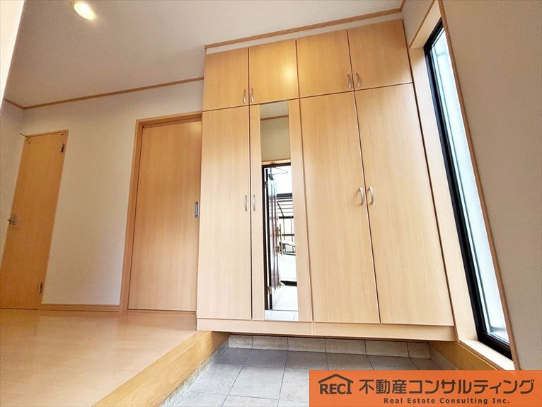 神戸市灘区土山町　中古戸建の玄関