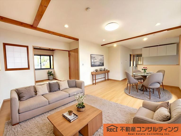 神戸市灘区土山町　中古戸建の居間・リビング