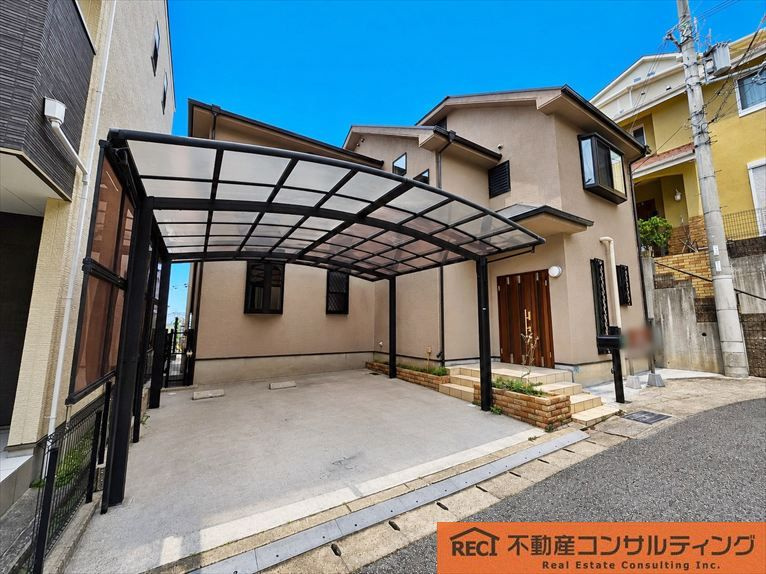 神戸市灘区土山町　中古戸建の駐車場