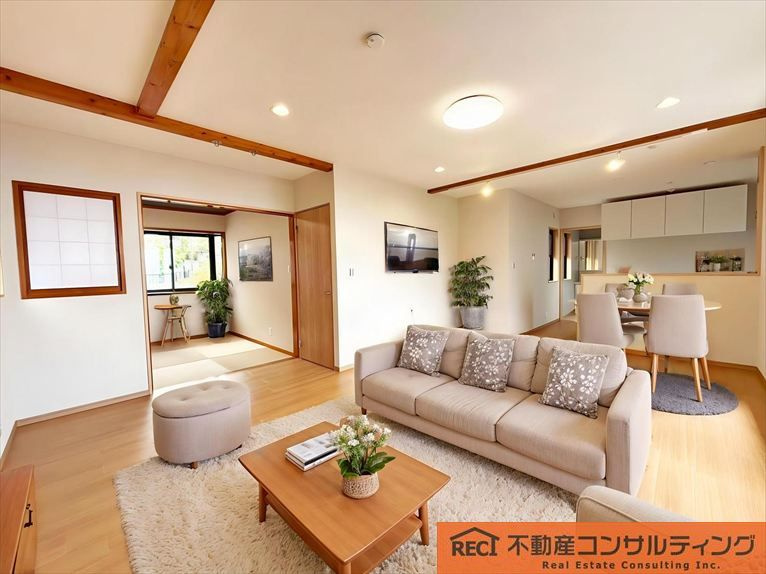 神戸市灘区土山町　中古戸建の居間・リビング