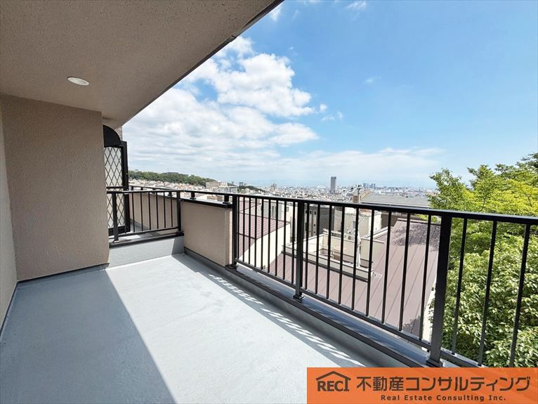 神戸市灘区土山町　中古戸建のバルコニー