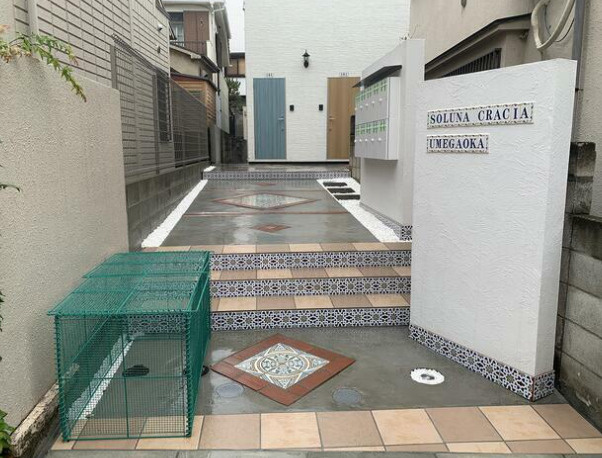 ソルナクレイシア梅ヶ丘のエントランス