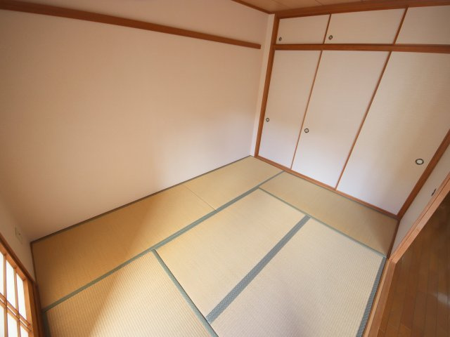 ローレルスクエア登美ヶ丘　1番館の和室