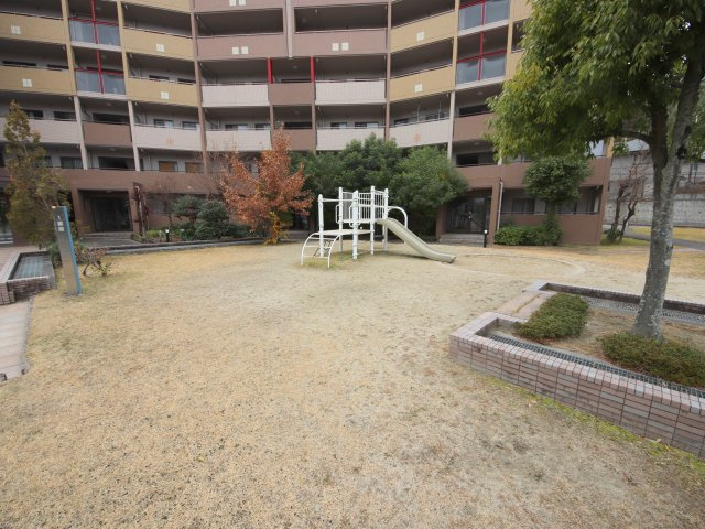 ローレルスクエア登美ヶ丘　1番館の庭