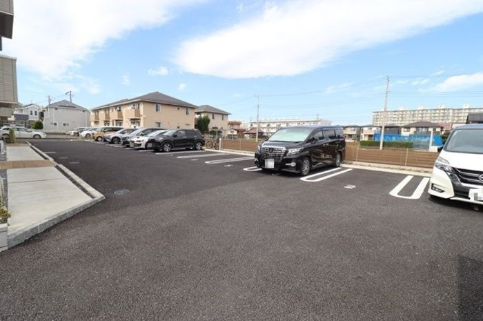 コンフォールクレールの駐車場