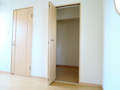 上田辺町貸家の収納