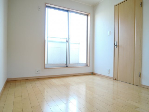 上田辺町貸家の洋室