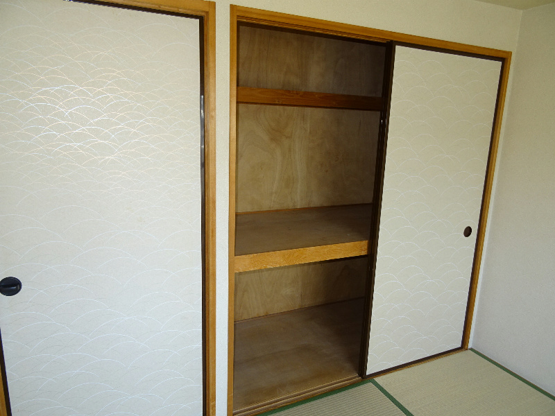 和室６帖の押入は広々一間分ございます♪