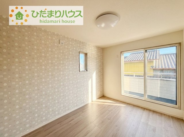 【洋室】 | つくばみらい市伊奈東　新築戸建 | 明るく開放的な洋室は、お子様のお部屋や趣味のスペースにもおすすめ。
子供部屋として活用できます♪