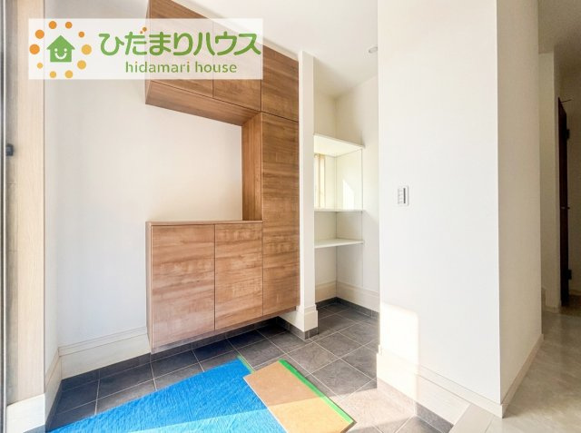 【玄関】 | つくばみらい市伊奈東　新築戸建 | 丁度良い靴箱のサイズ♪これだけあれば家族全員の靴がしまえてスッキリ(^O^)