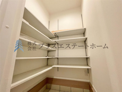 【収納】 | 須磨区大黒町1丁目　新築戸建 | シューズインクローゼット♪靴だけでなくベビーカーや趣味の道具などすっきりと収納できます♪