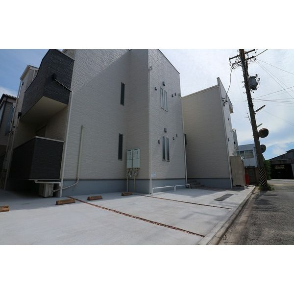 GRANDTIC HAPPY八田　名古屋市賃貸　仲介手数料無料の駐車場