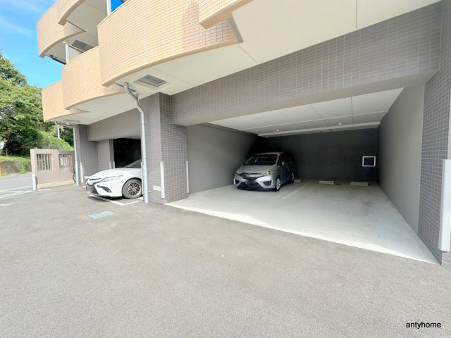 プレサンス江坂ベルフィーヌ　仲介手数料無料の駐車場