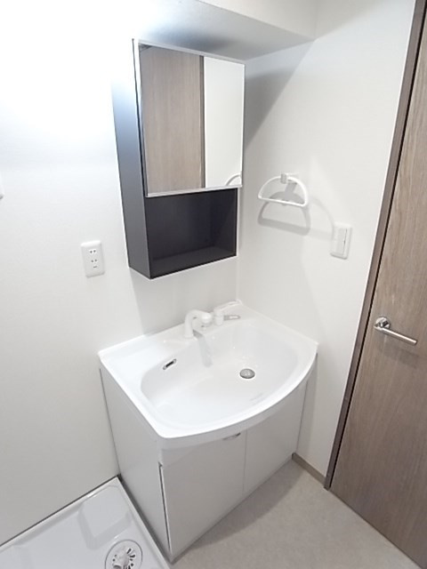 Le　CINQ　尼崎東の洗面所