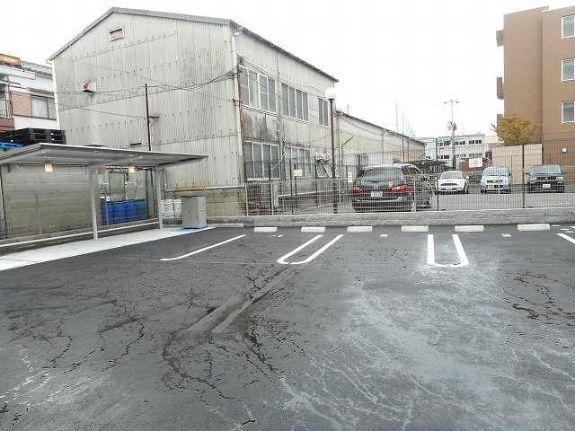 【駐車場】