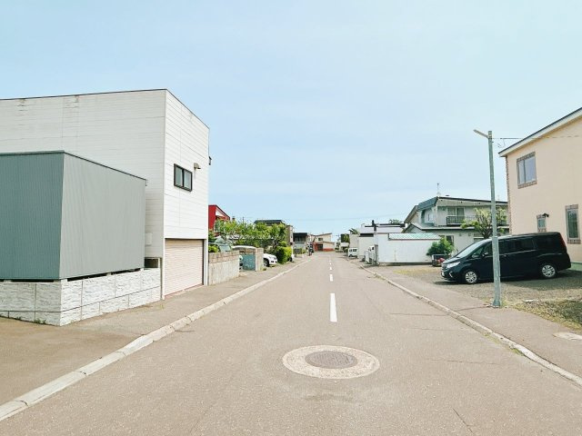 網走市潮見９丁目７番１５号　中古売家の前面道路含む現地写真|【前面道路】幅員約９ｍの道路に接道しております。