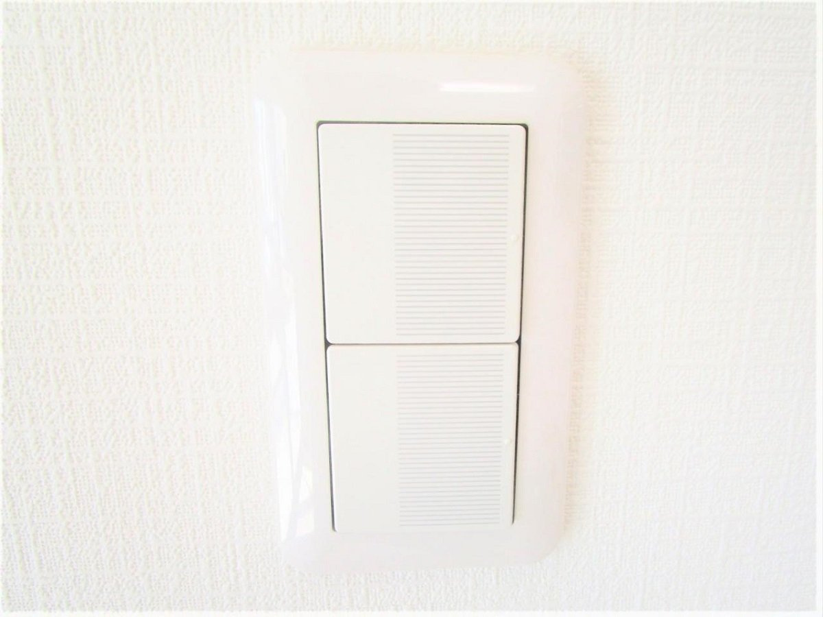 網走市潮見９丁目７番１５号　中古売家の発電・温水設備|【リフォーム済み】スイッチプレートは新品に交換を行いました。