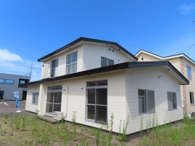 網走市潮見９丁目７番１５号　中古売家の外観|【リフォーム済み】外観別アングルです。