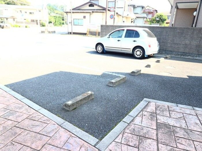 サントビーヴィレッジ　Ⅴの駐車場