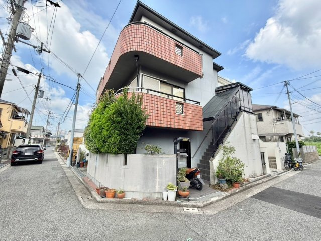堺市北区常磐町２丁戸建の前面道路含む現地写真|外観および前面道路