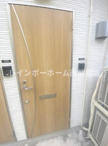 リベルテ村上の玄関