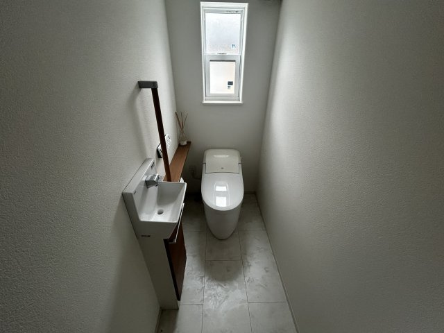 豊橋市平川本町　中古建てのトイレ|ウォシュレット備え付きでトイレ後もスッキリ気持ちよく!

