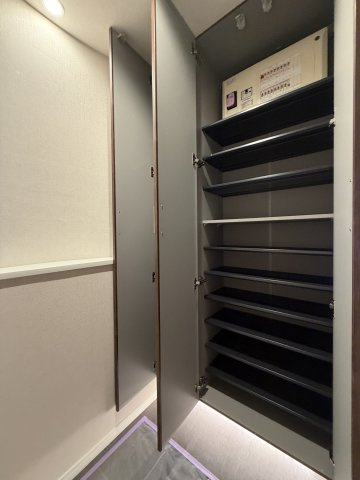 グランステューディオ中目黒の収納|シューズボックス