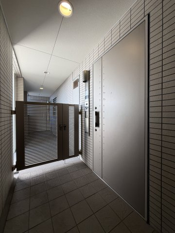 グランステューディオ中目黒の玄関