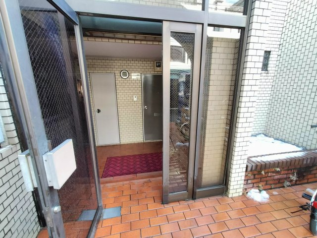 AP64 メゾン・ド・ルメード205（中野新橋）のエントランス|



