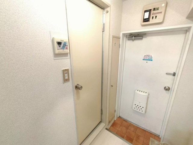 AP64 メゾン・ド・ルメード205（中野新橋）の玄関|



