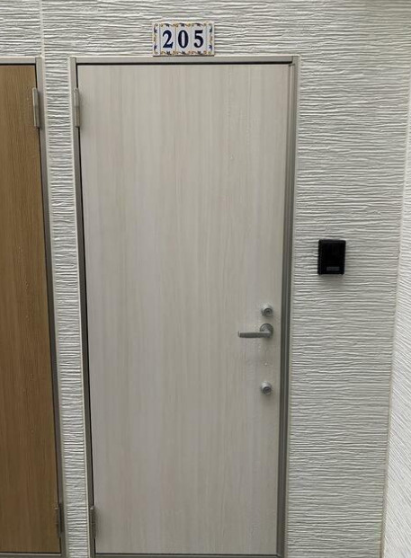 ソルナクレイシア梅ヶ丘の玄関