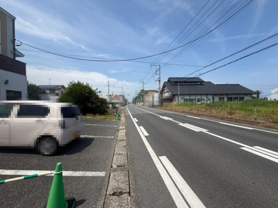 【前面道路含む現地写真】 | 千葉県長生郡一宮町一宮 店舗付き　5LDK