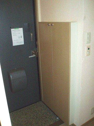 アデッソ学芸大  の玄関