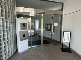 【防犯設備】 | 住友アビック21 | 棟入口はオートロック！専用キーを持てばそのまま出入りできます！