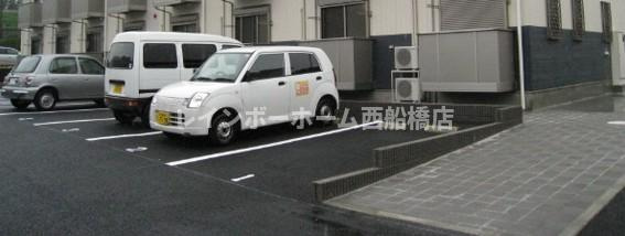 アムール優の駐車場