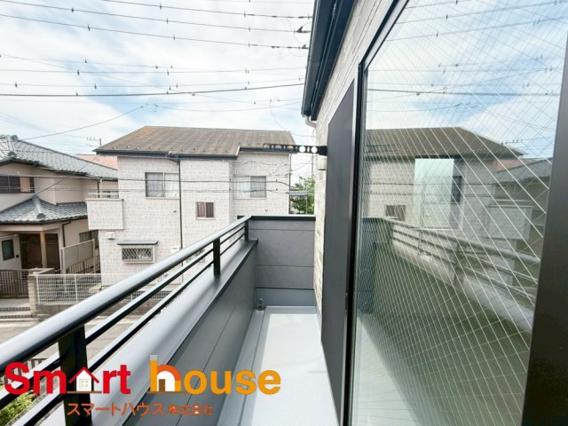 東村山市青葉町　新築2棟のバルコニー|朝の澄んだ空気や清々しい風を五感で感じるバルコニー♪四季の移ろいを感じられる心地よい自然の空間です。
