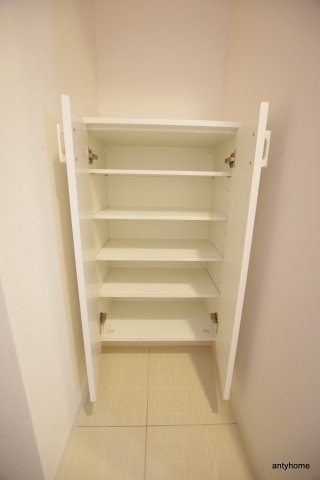レジュールアッシュ福島フィーノ　仲介手数料無料の玄関