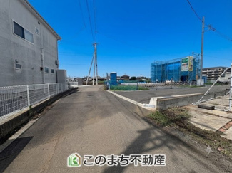 【前面道路含む現地写真】 | ワイウッドコート古河市女沼　第2期　 | お車の出し入れもスムーズに行えます☆