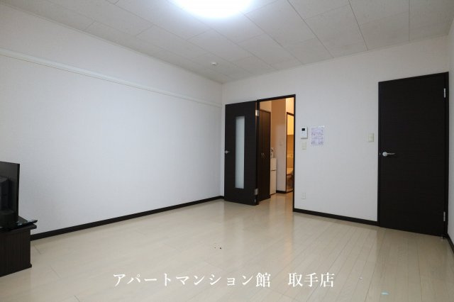 レオネクストムカイハラⅡの居間・リビング