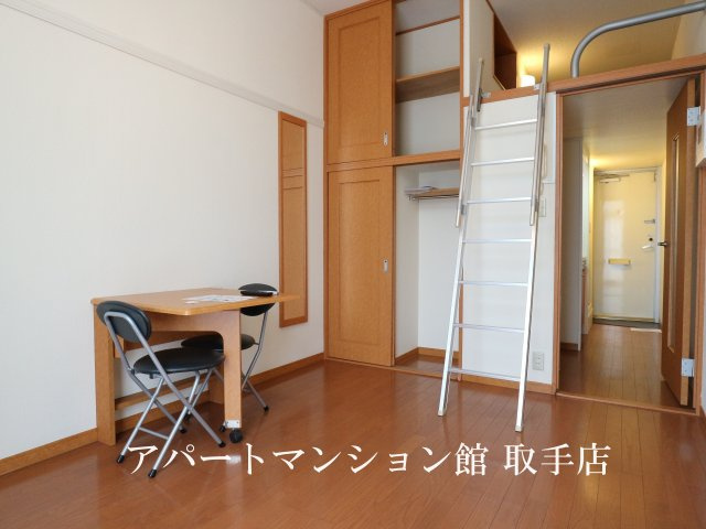 レオパレスラーク取手の居間・リビング