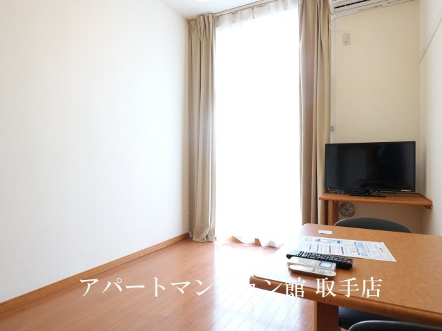 レオパレスラーク取手の居間・リビング|画像3