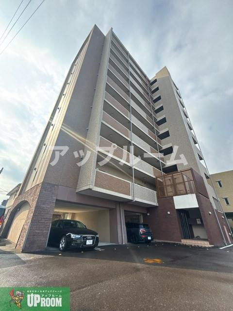 岩倉市栄町１丁目の賃貸マンションの駐車場
