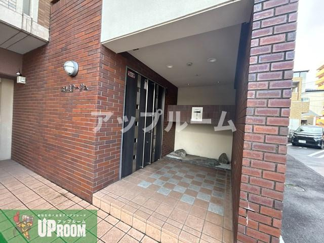 岩倉市栄町１丁目の賃貸マンションのエントランス