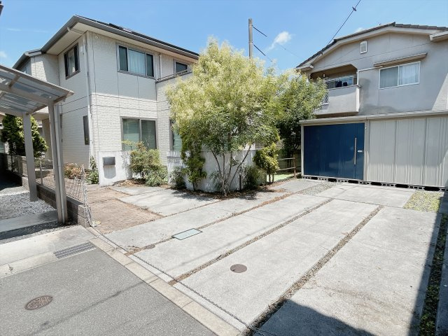 福山市西新涯町二丁目戸建住宅の駐車場