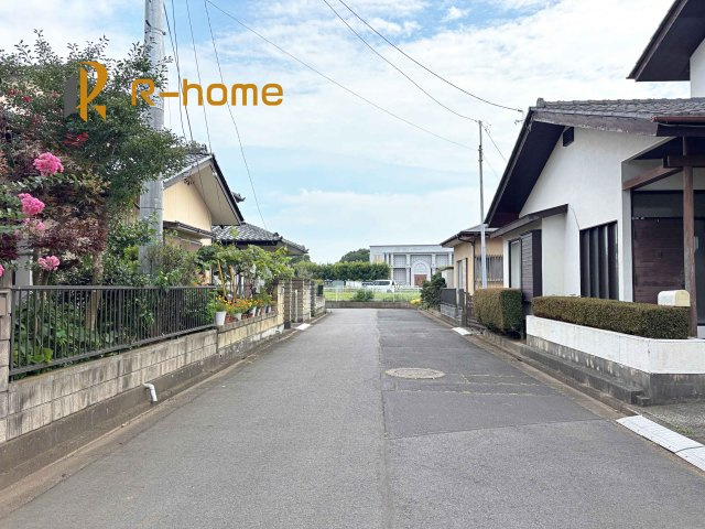 水戸市千波町5期　新築戸建て　1号棟の前面道路含む現地写真|周辺環境も併せて案内致します♪
閑静な住宅地で笑顔あふれる新生活！
ぜひ現地へお越しください♪