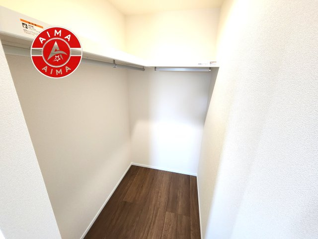 福津市福間南5丁目第19-2棟（1号棟）の収納|洋服や大きな荷物が多い方や人数の多いご家族などは、一般的なクローゼットよりもウォークインクローゼットのほうが使い勝手が良いです。