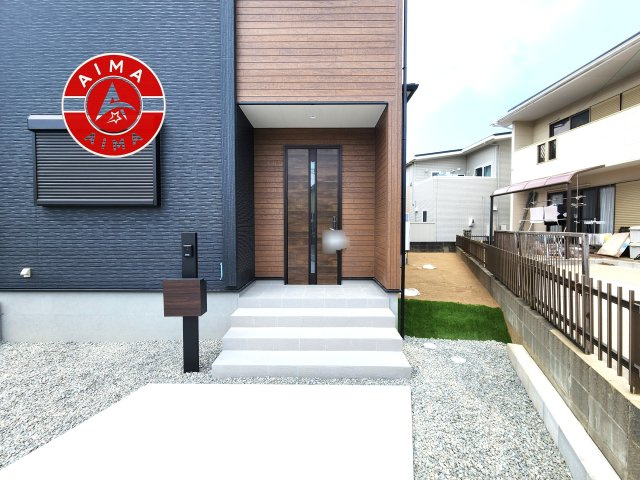 福津市福間南5丁目第19-2棟（1号棟）の玄関|おでかけの時も帰った時も、「我が家」を最初に感じでもらえる素敵な空間に。