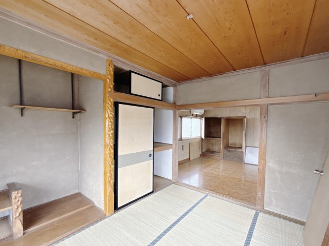 【中古戸建】足利市葉鹿町の和室|■和室｜旅館のような趣を感じられる、くつろぎの住空間です。落ち着いた和の雰囲気が、日々の暮らしに癒しをもたらします♪
